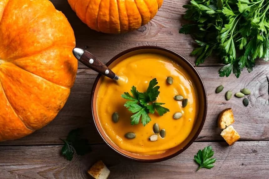Jak się robi zupę dyniową – prosty przepis na pyszną zupę