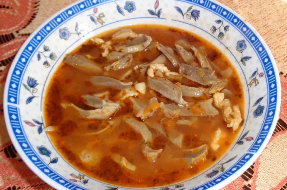 Przepisy na flaczki z żołądków drobiowych, które zachwycą smakoszy