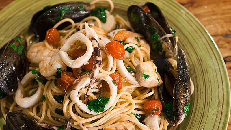 Spaghetti marinara: tradycyjny przepis i sekrety idealnego sosu