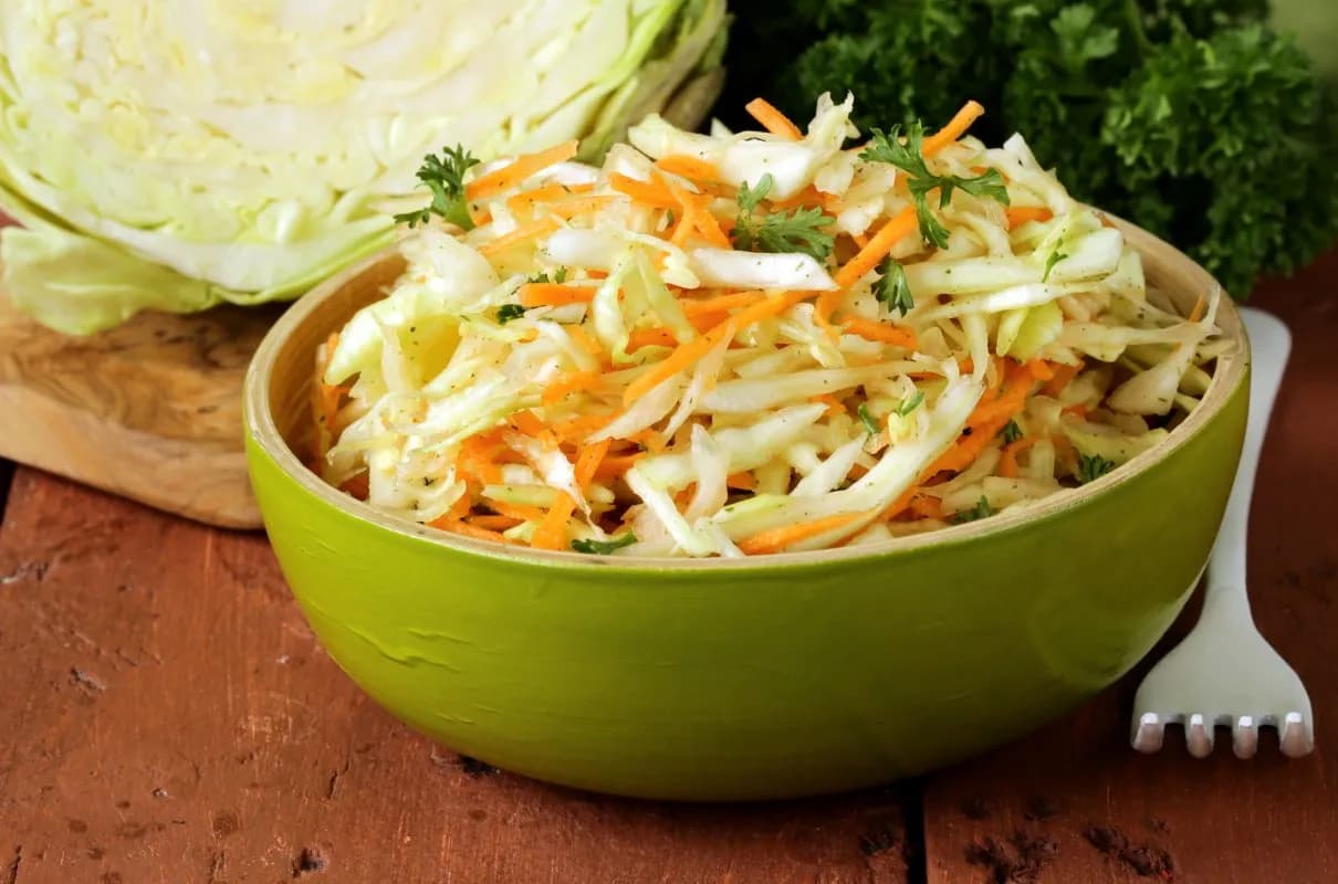 Sałatka jak z restauracji – proste przepisy na wyjątkowe smaki w domu