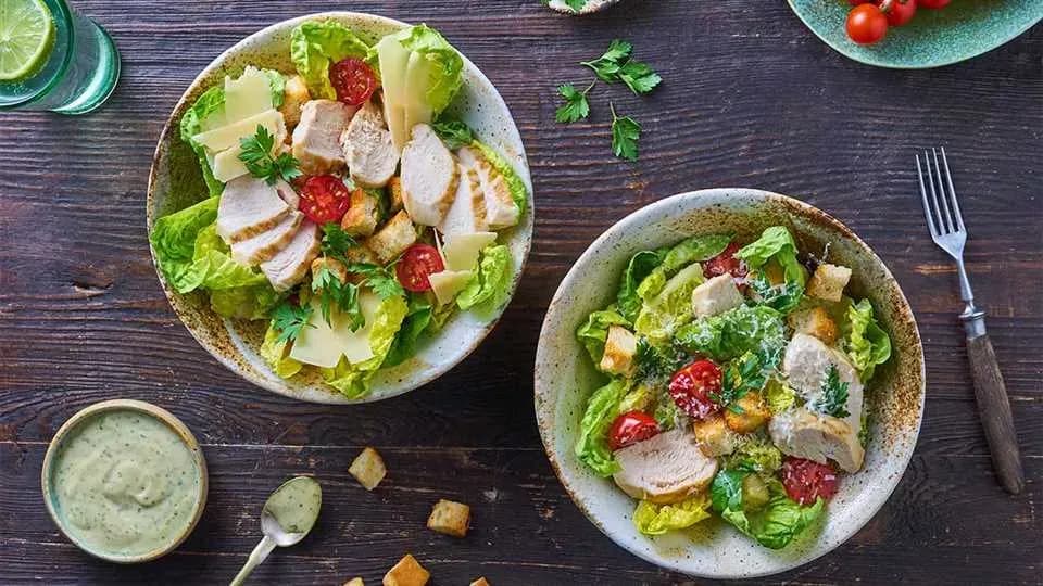 Jak zrobić sałatkę Cezar, która zachwyci każdego smakosza?