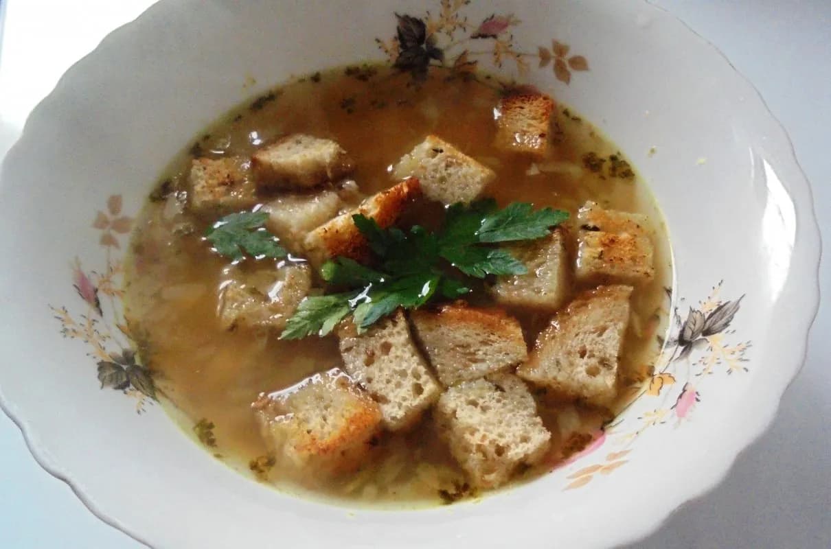 Jak zrobić zupę czosnkową – proste przepisy na pyszne danie