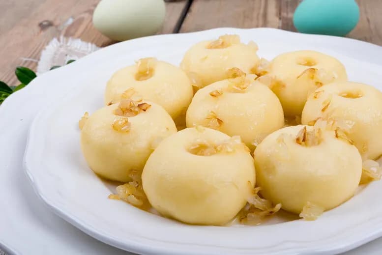 Ile gotować kluski śląskie mrożone, aby były idealnie miękkie?