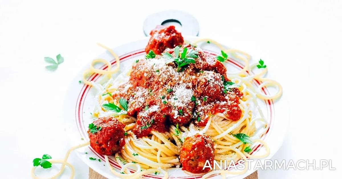 Spaghetti bolognese z pulpecikami – łatwy przepis na pyszne danie