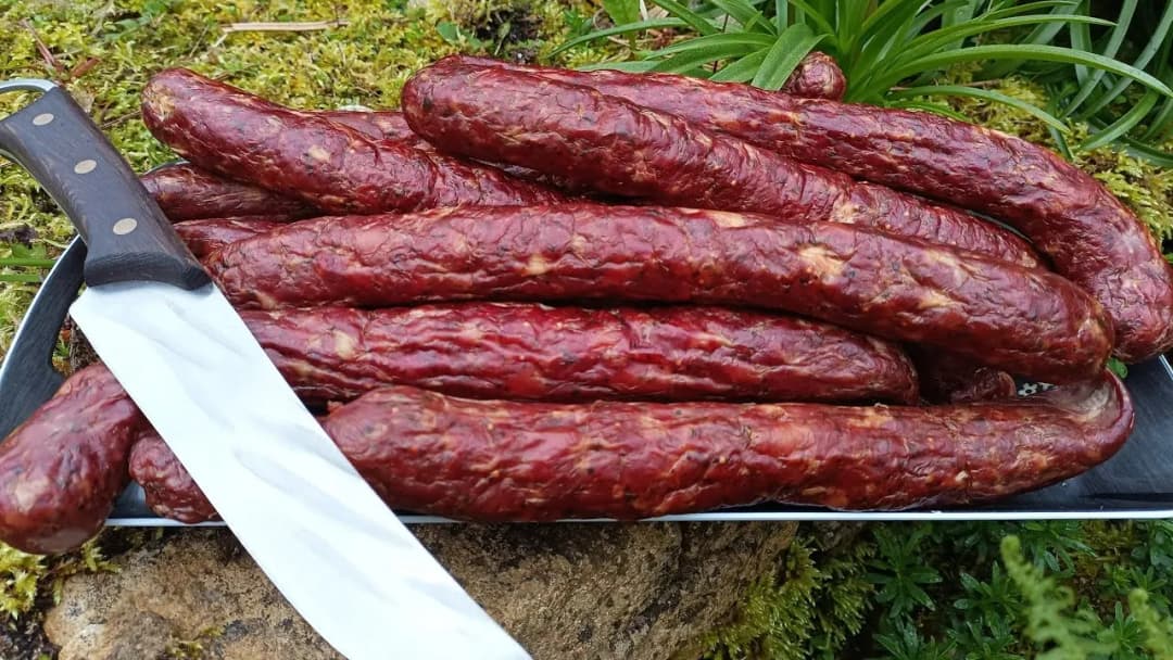 Najlepszy przepis na kiełbasę z sarny – smaczne i proste metody